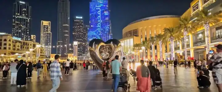 Tourists at Burj Khalifa